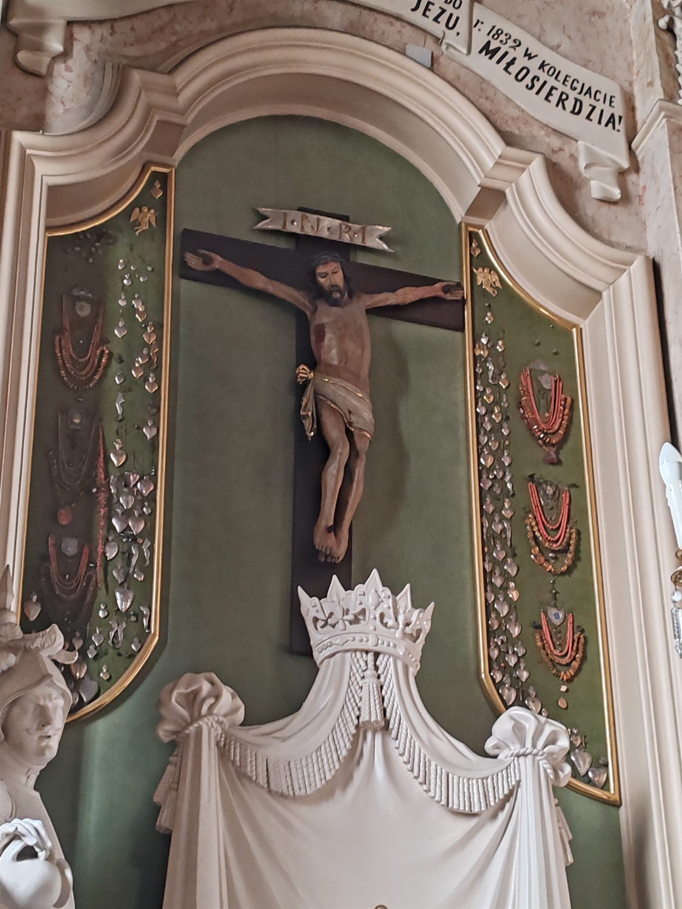 Krzyż Trybunalski w kaplicy Najświętszego Sakramentu